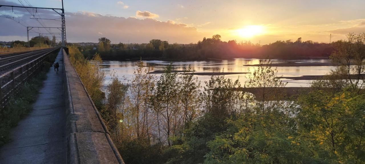 モンルイ・シュル・ロワールSur Les Bords De Loireアパートメント エクステリア 写真